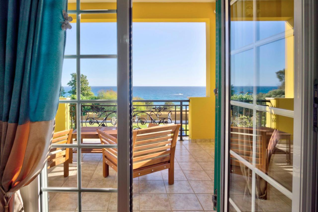 Skidi Beach House Agios Matthaios  Exterior photo
