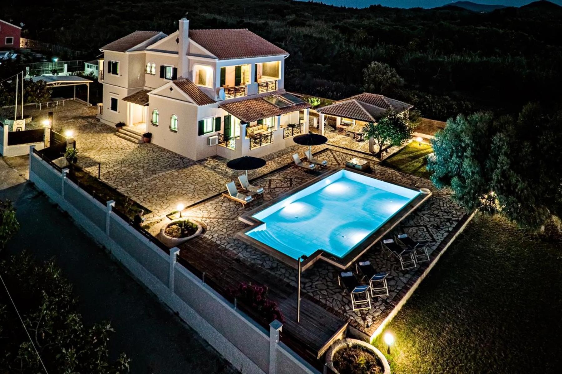 Skidi Beach House Agios Matthaios  Exterior photo